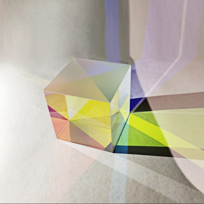 什么是合色棱鏡？它對投影儀有哪些作用？