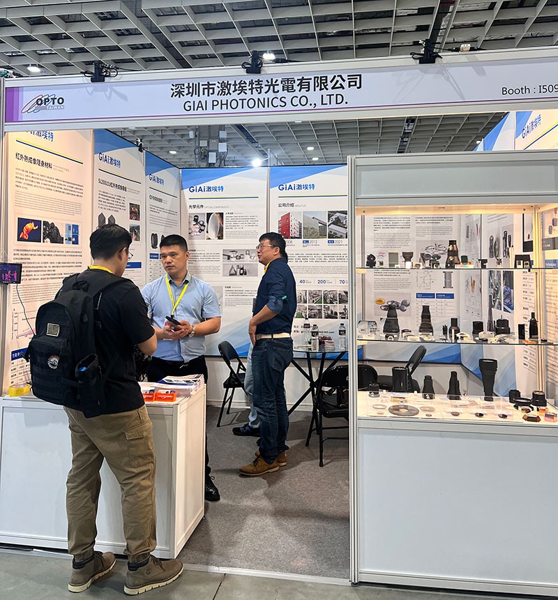 激埃特工作人員現場為客戶答疑解惑