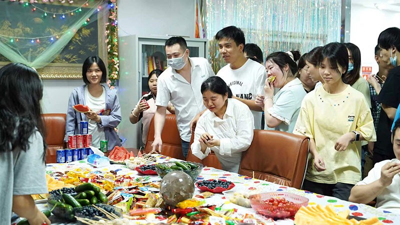 激埃特四月員工季度生日會(huì)