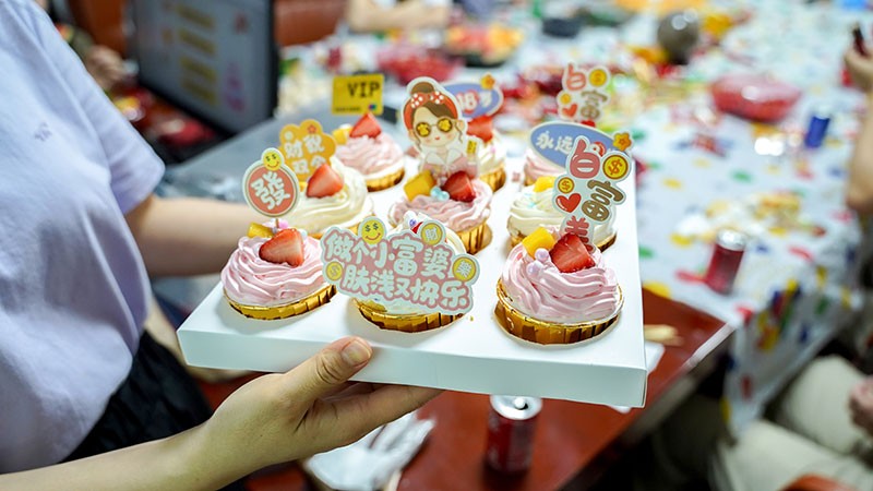 四月員工季度生日會(huì)小蛋糕